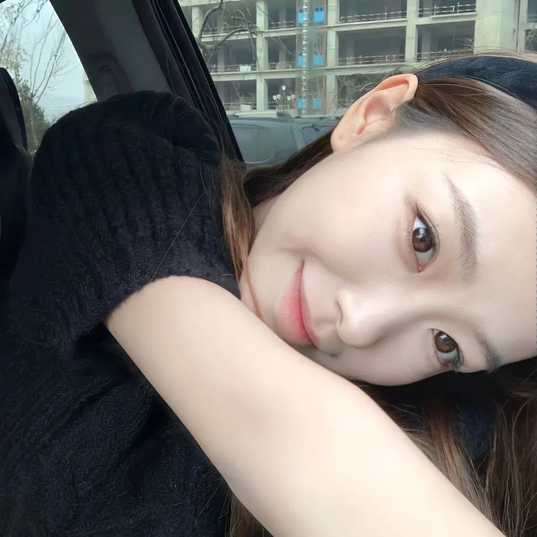 云雾笼罩的山峰海报