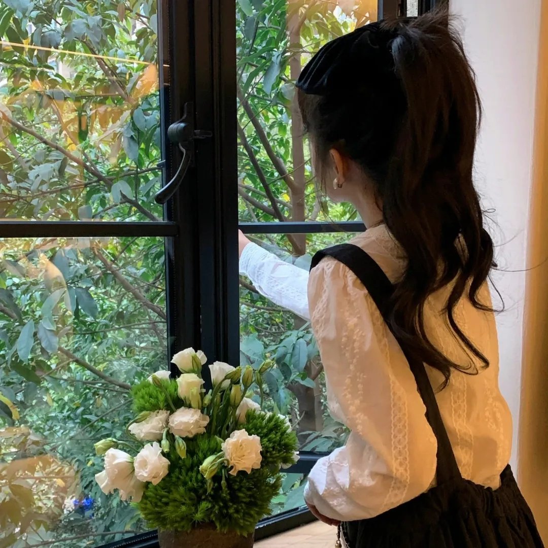 霓裳魅影海报